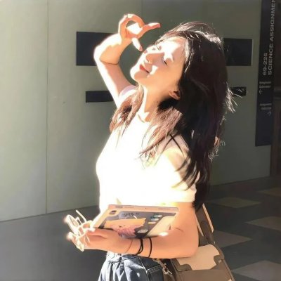 不装了，我爹是朝当朝皇帝